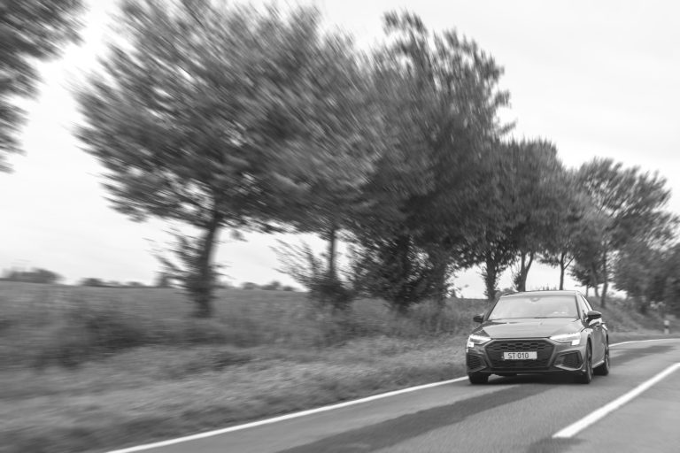 epuis le 29 décembre 2025, rouler à plus de 50 km/h au-dessus de la limite est un délit. Sanctions, peines complémentaires et stratégies de défense expliquées par un avocat pénaliste.